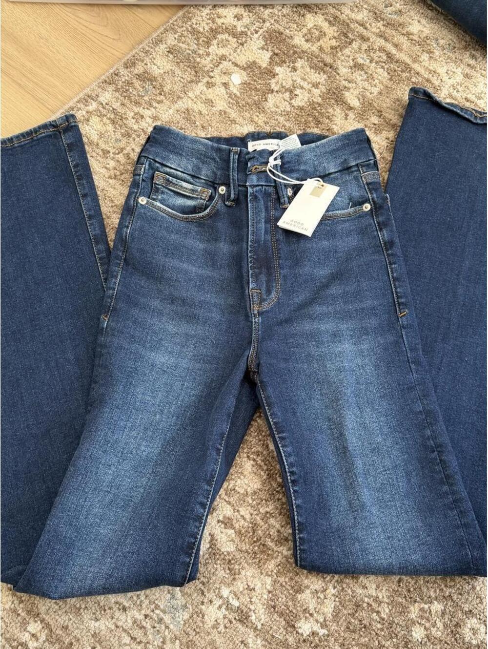 Good American Always Fits slim bootcut Jean size 00-4 NWT retails $1